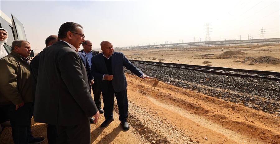 وزير النقل يتفقد مشروع خط سكة حديد الروبيكي العاشر بلبيس